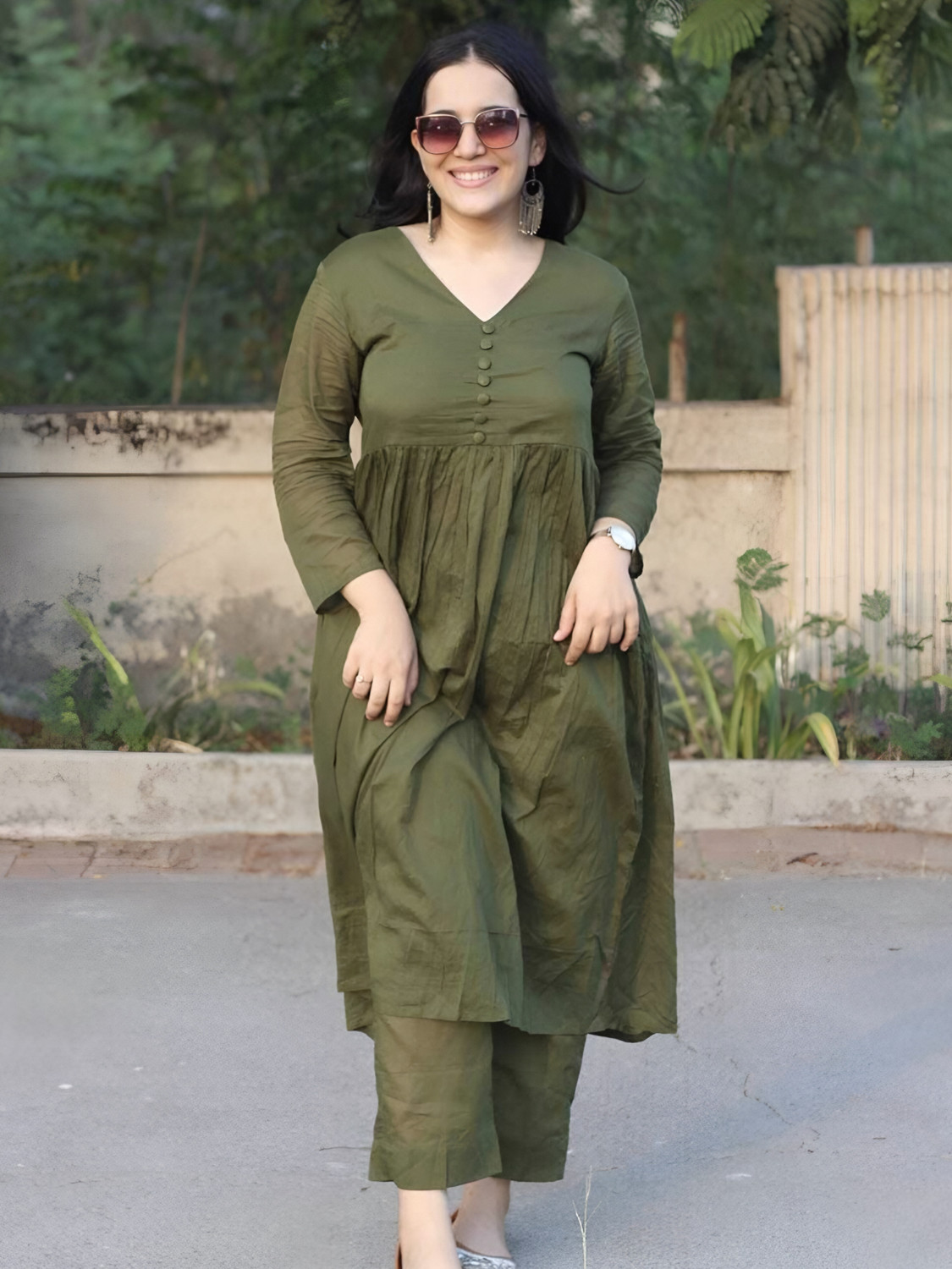 Image of Hunaiza Women Cotton Rayon Kurta Pant Set