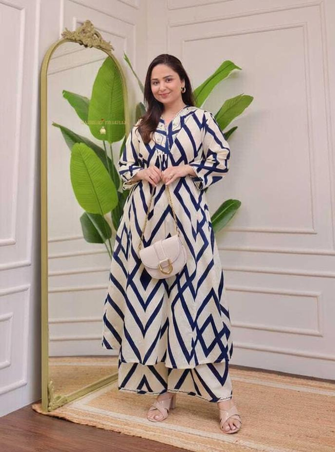 Image of Hunaiza Women Cotton Rayon Kurta Pant Set