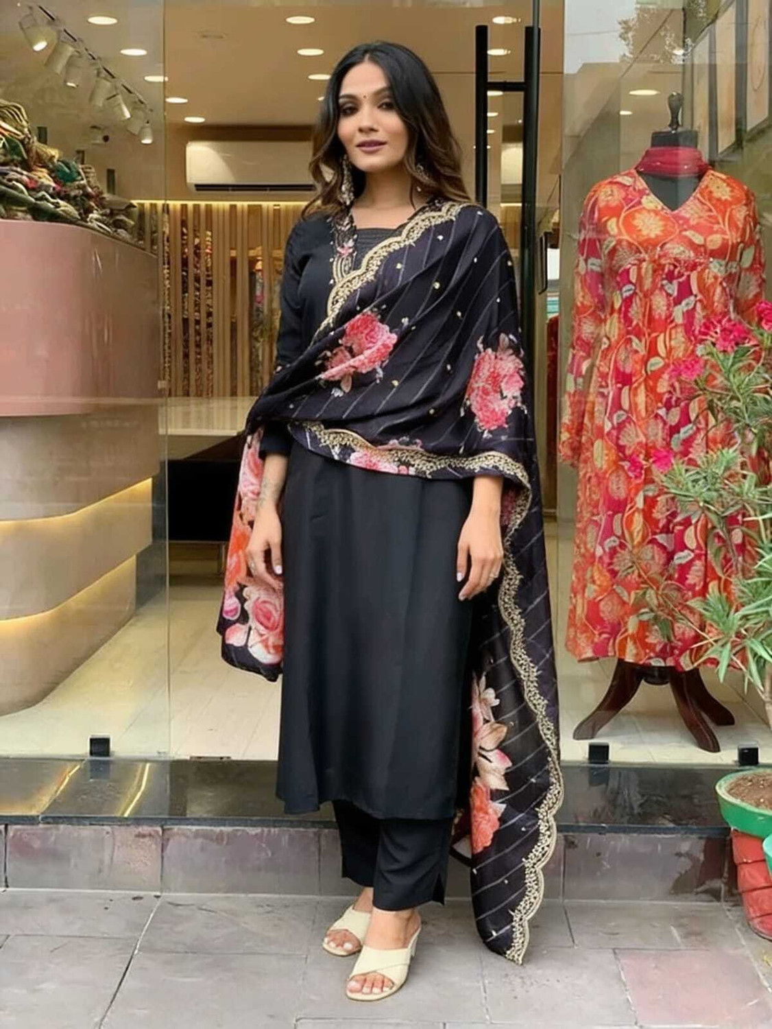 Image of Veelana Women Viscose Rayon Kurti Pant Dupatta Set