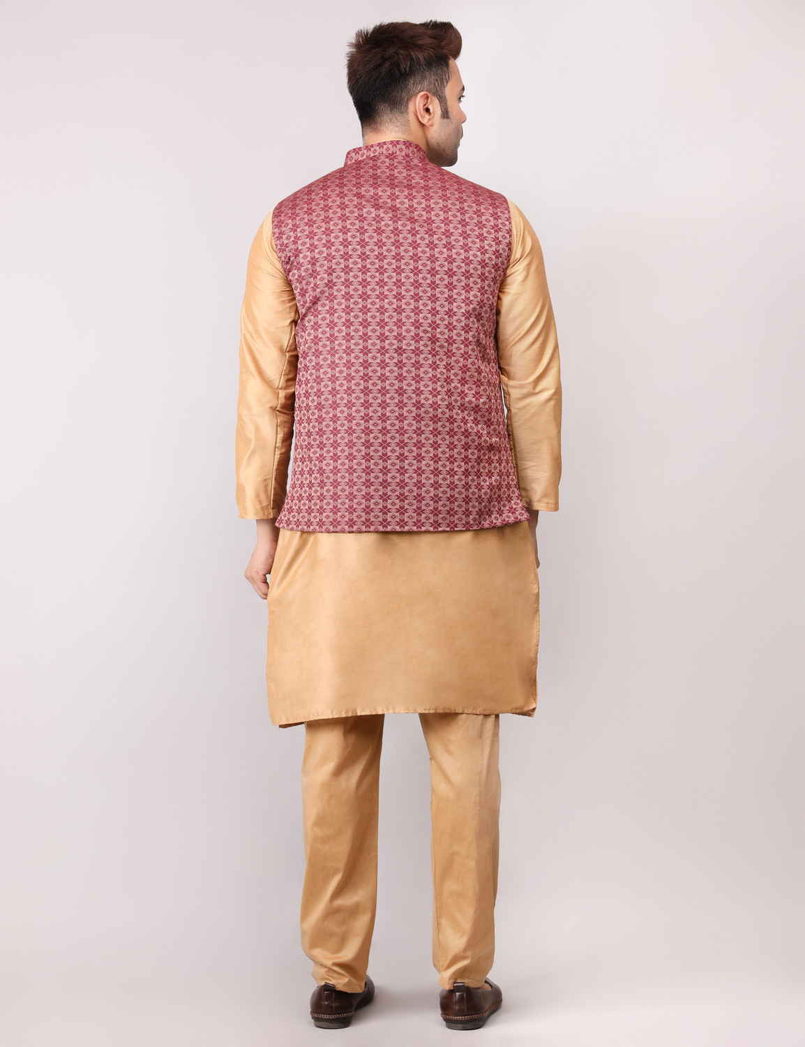 Image of ADARNIYA Men Cotton Silk Kurta Pyjama Ethnic Jacket Set