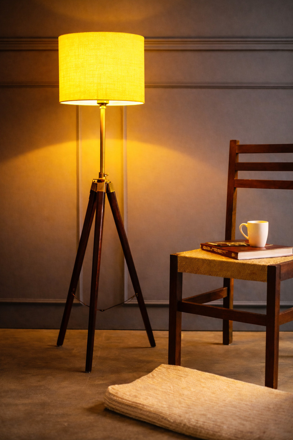 Image of Trinkets Retro Tripod Floor lamp