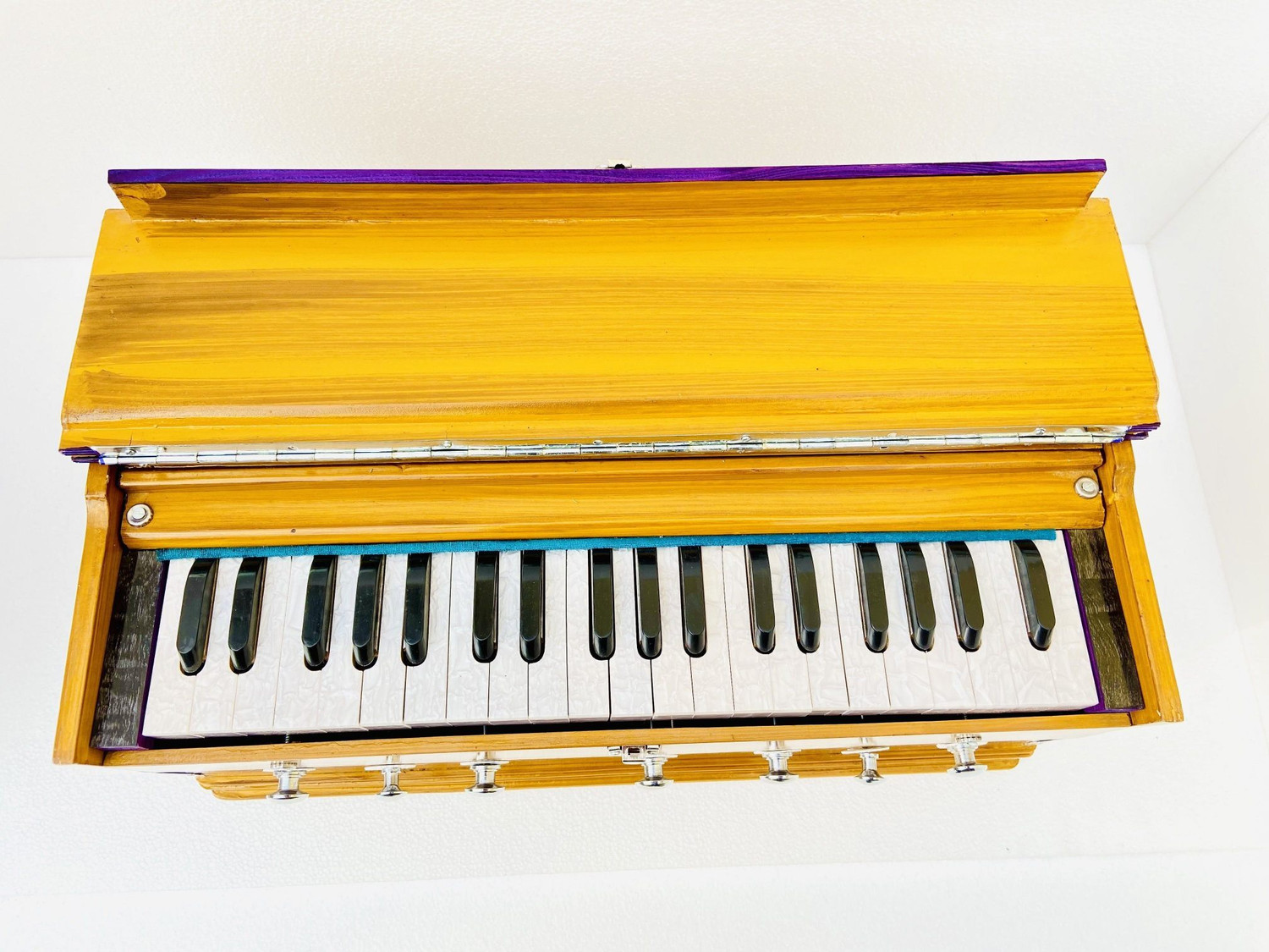 Image of SG MUSICAL NO.1 7 Stopper 3 1 /4 Octive,Double Bellow,39 Keys WITH BAGD123 TBT18 3 1 /4 Octave Harmonium (Two Fold Bellow) 3.25 Octave Hand Pumped Harmonium (Three Fold Bellow, Bass Reed, Male Reed)