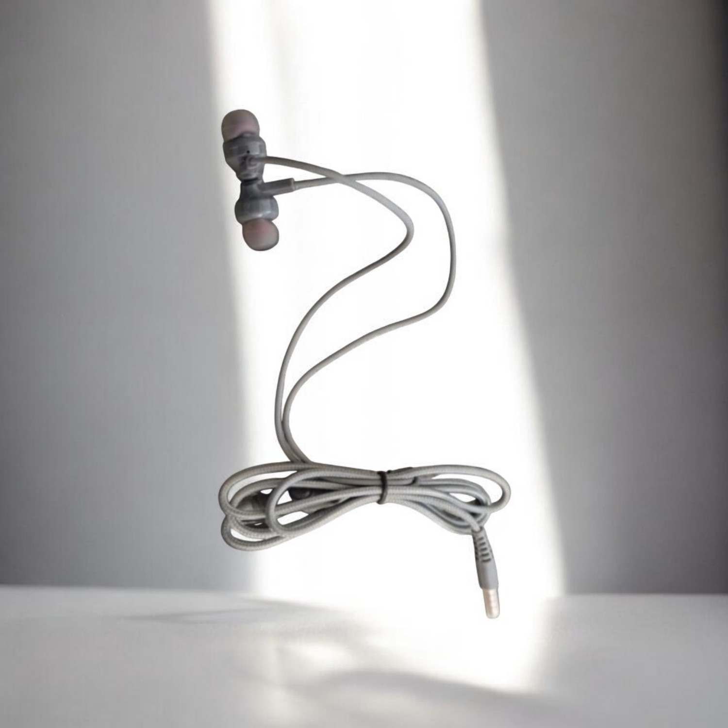 Image of KDM M10 Plus Universal stereo earphone Wired Headset (Grey, In the Ear)