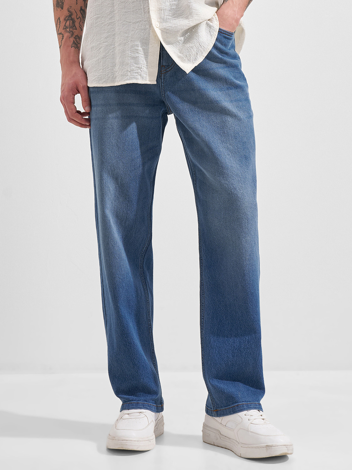 HIGHLANDER Men Straight Fit Mid Rise Blue Jeans - Image 1