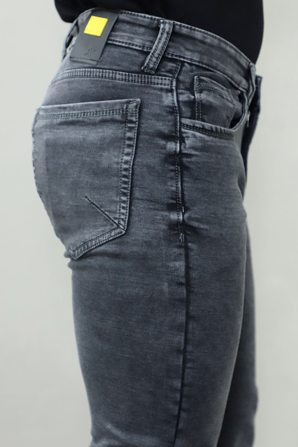 Image of Wstan Men Regular Mid Rise Dark Grey Jeans