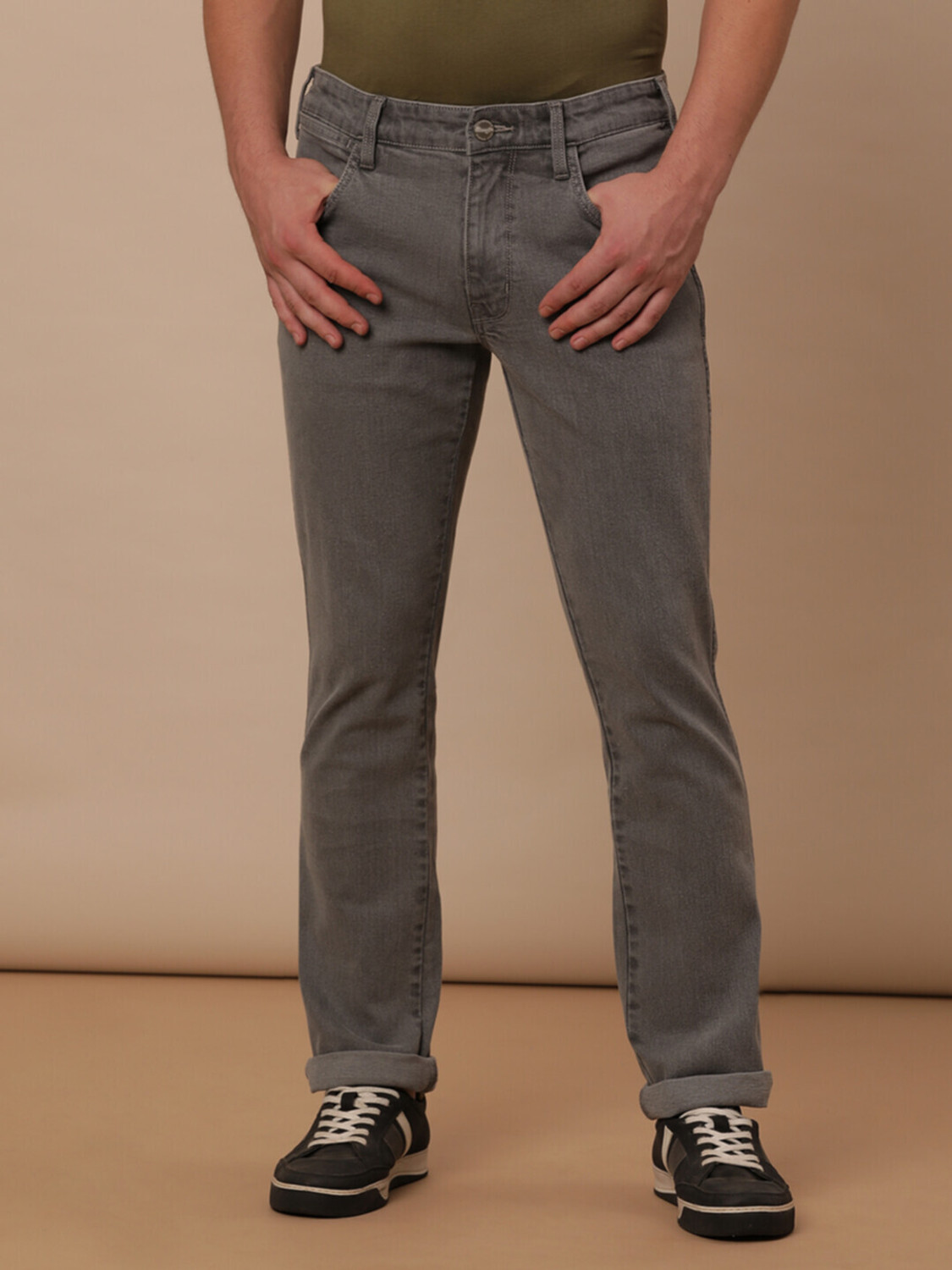 Image of Wrangler Men Straight Fit Mid Rise Black Jeans