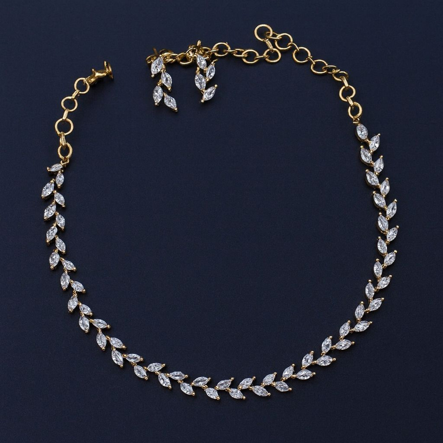 Image of SHINELOOM MUKTTA Brass Gold-plated White, Gold Jewel Set (Pack of 1)