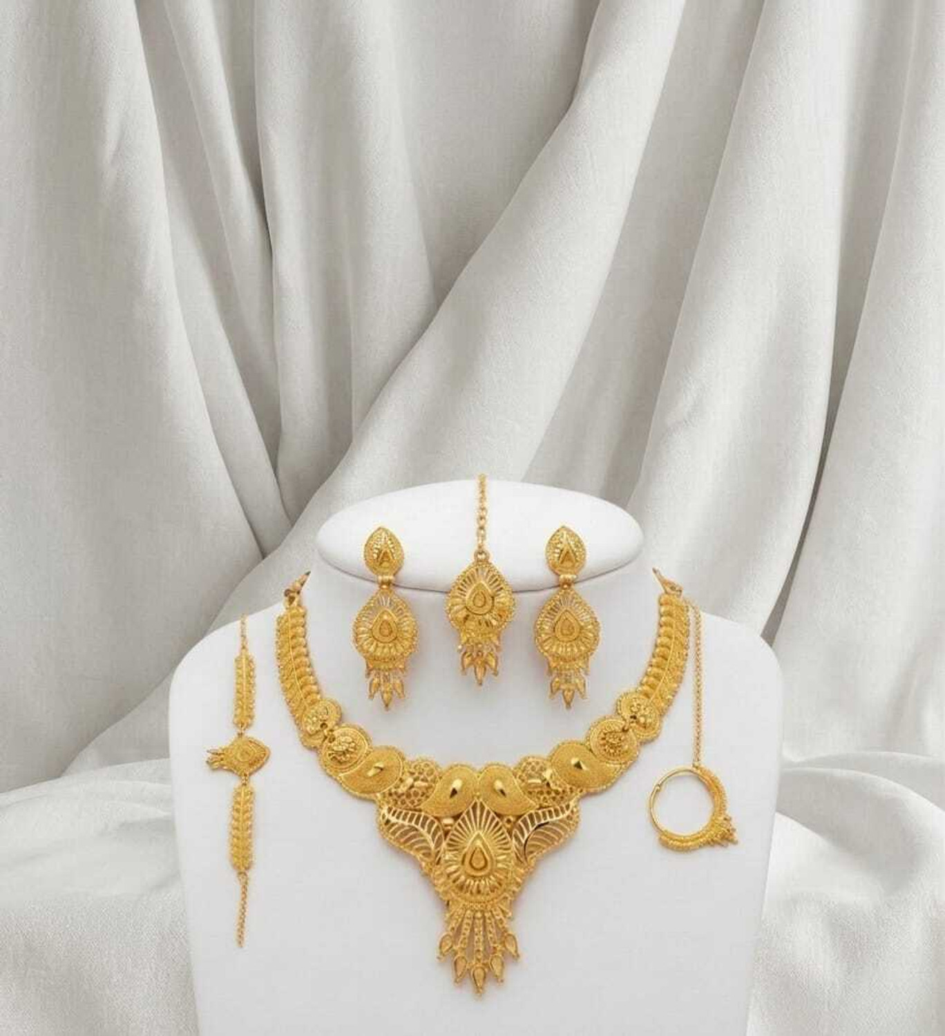 Image of SRN STORE Brass Gold Jewel Set (Pack of 1)