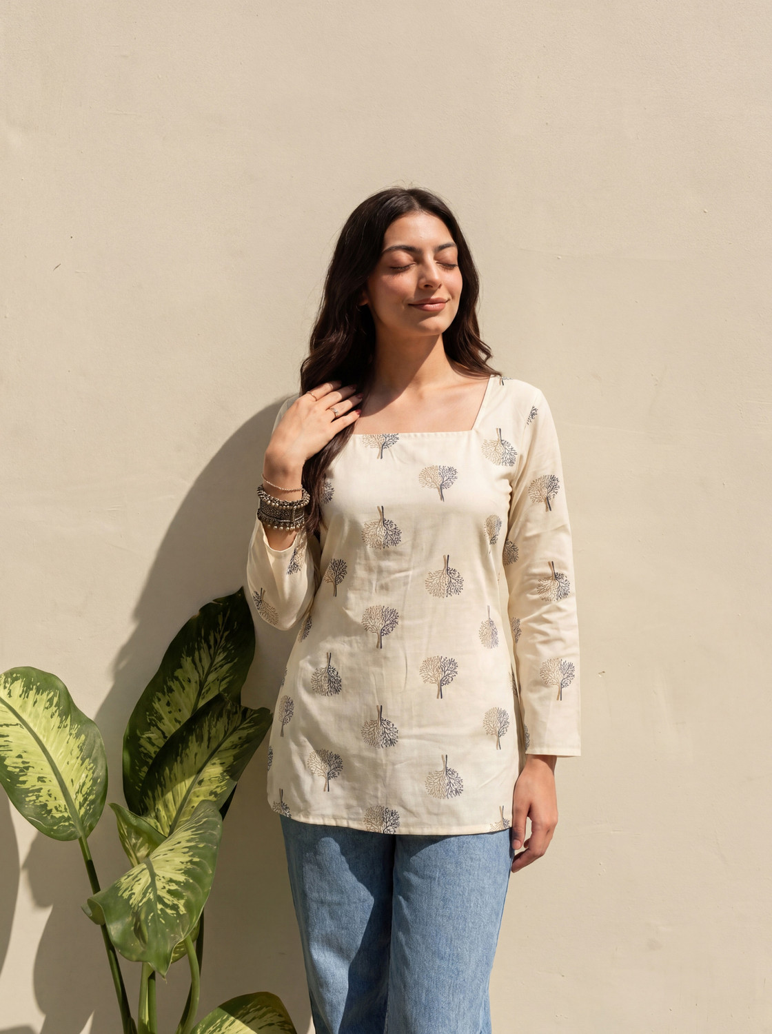 Image of Peachy Robes Printed Viscose Rayon Straight Kurta for Women (Black)