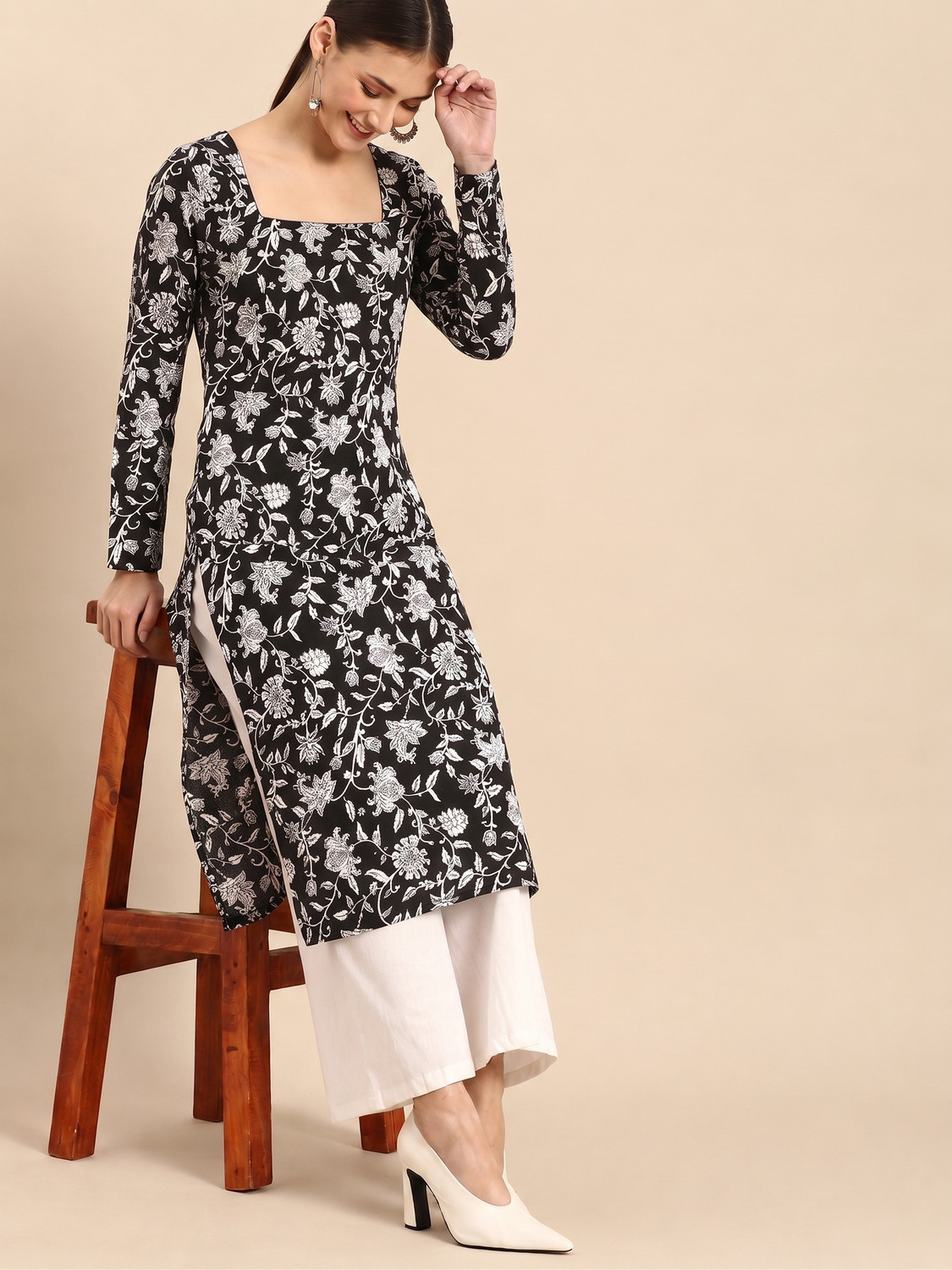 Image of Peachy Robes Printed Viscose Rayon Straight Kurta for Women (Black)