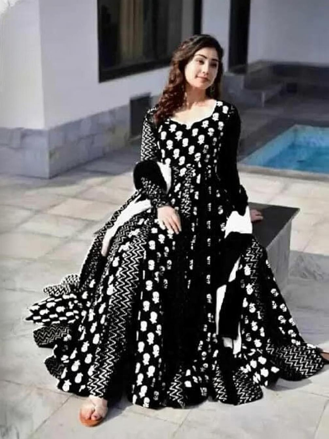 Image of Peachy Robes Printed Viscose Rayon Straight Kurta for Women (Black)