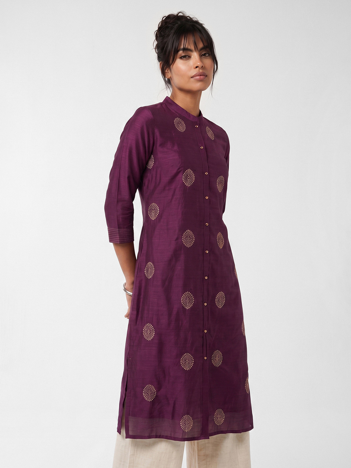 Image of Vishudh Embroidered Cotton Blend Straight Kurta for Women (Blue)