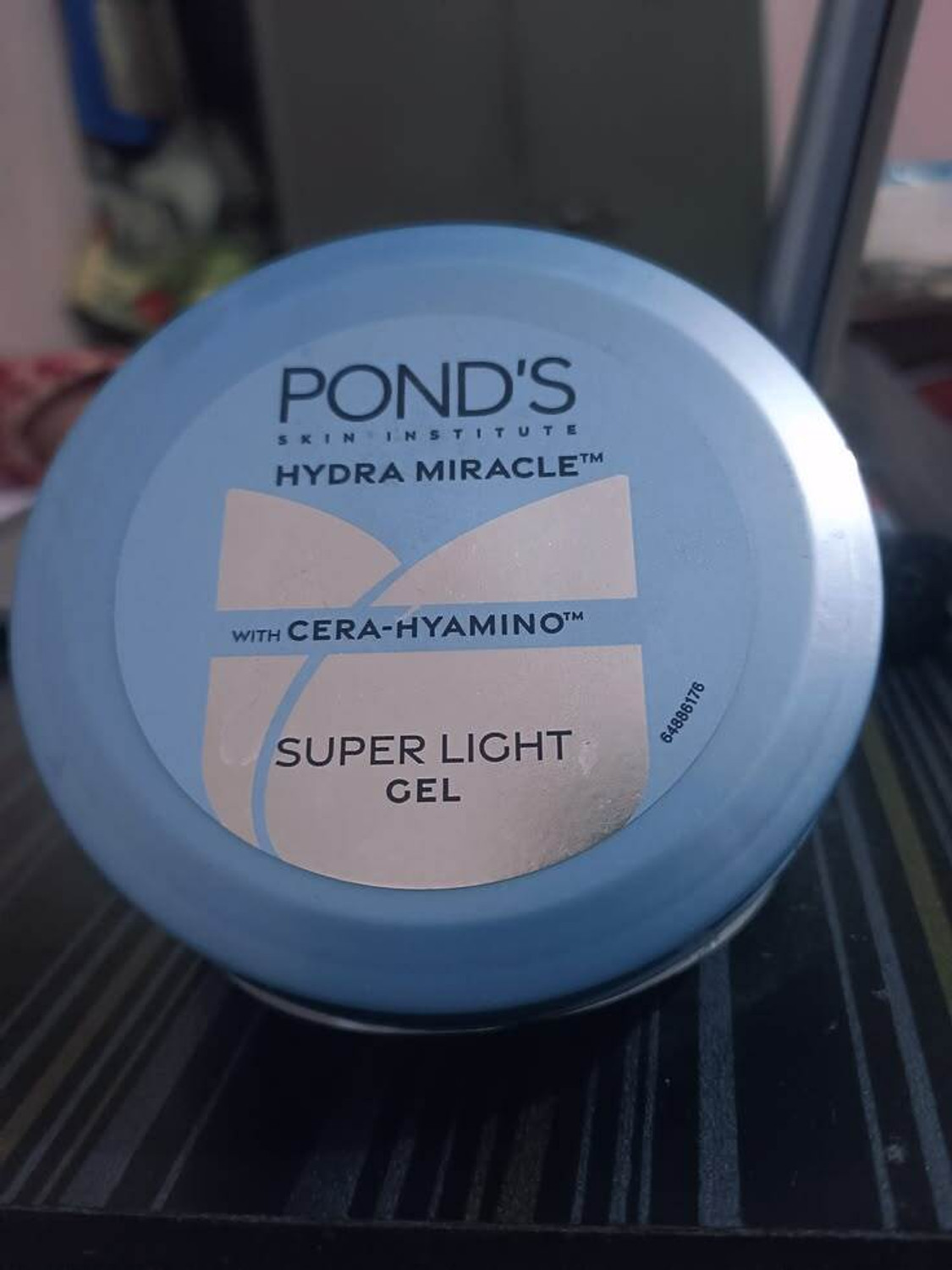 Image of POND's Super Light Gel Oil-Free Moisturize With Hyaluronic Acid & Vitamin E 100ml (100 ml)