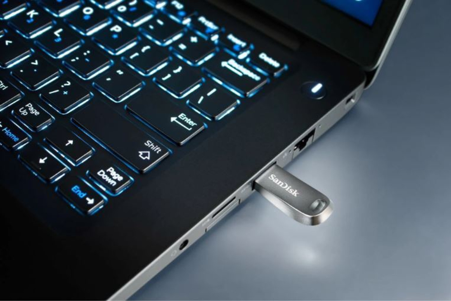 Image of SanDisk Ultra Luxe USB 3.1 Metal Case 128 GB Pen Drive Compatible with Desktop Computer, Laptop, Television USB 3.1 Metal Case (Silver)