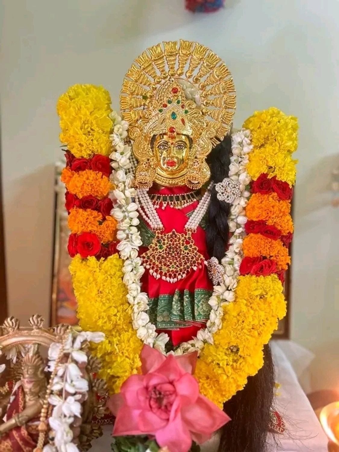 Image of Manha Export Puja Basket Iron (1 Pieces, Gold)