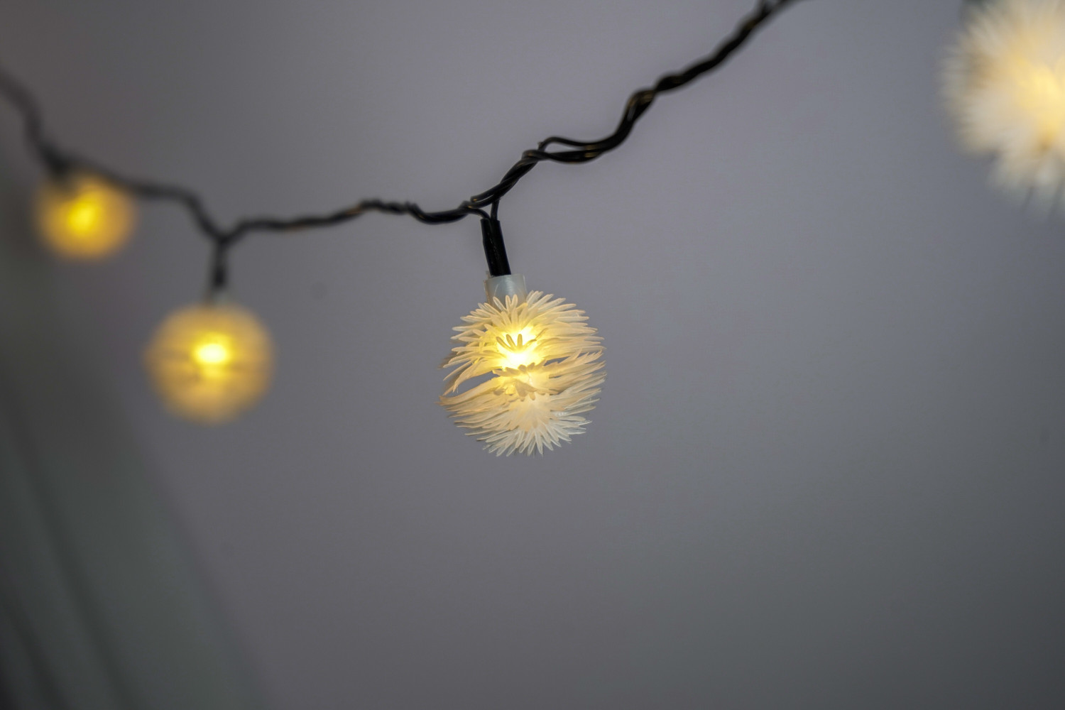 Image of Home Delight 14 LEDs 4 m Yellow Steady Snow Flake Rice Lights (Pack of 1)