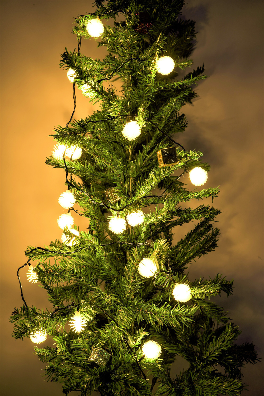 Image of Home Delight 14 LEDs 4 m Yellow Steady Snow Flake Rice Lights (Pack of 1)