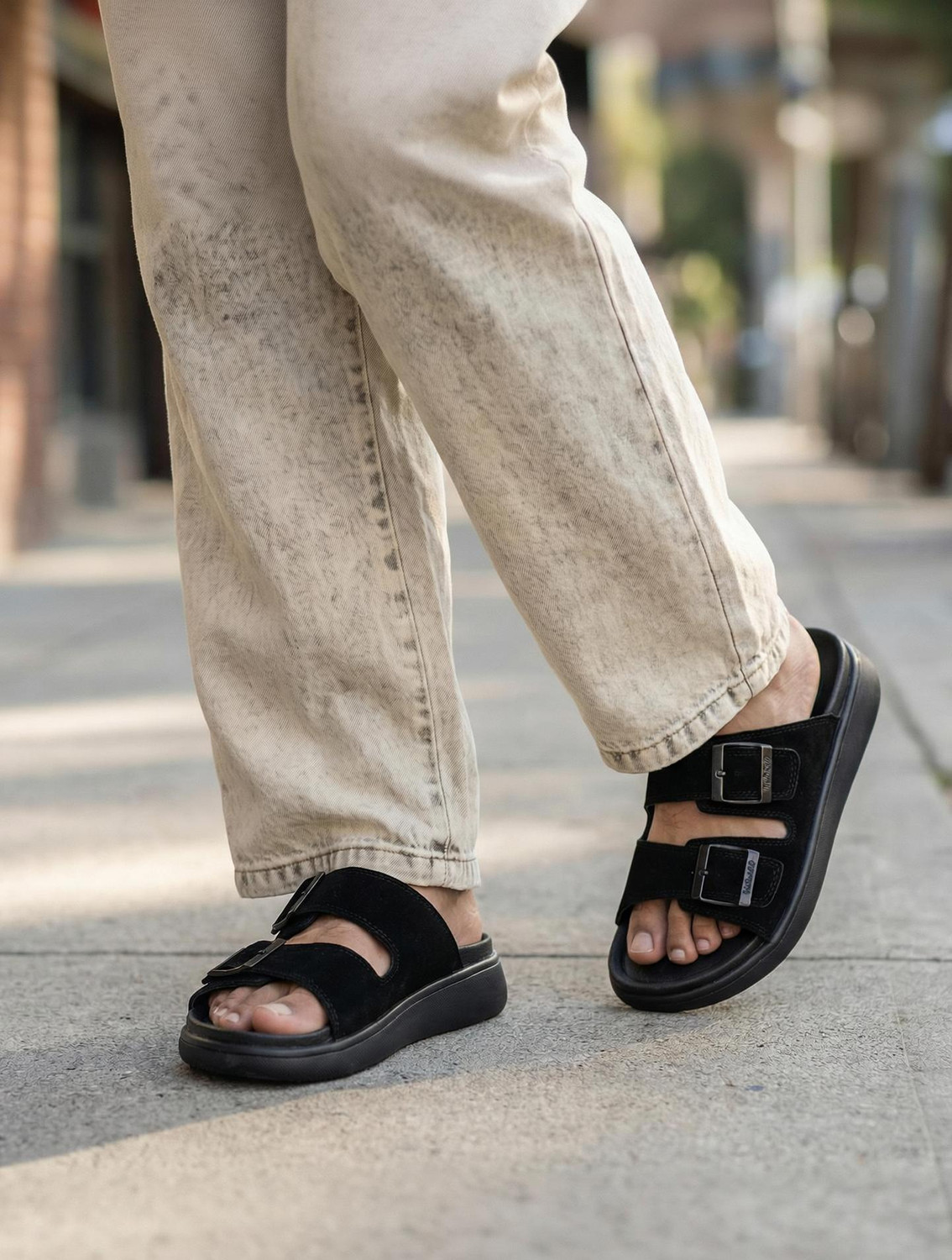 WALKAROO Men Casual Sandal Black Size 8 - Image 1