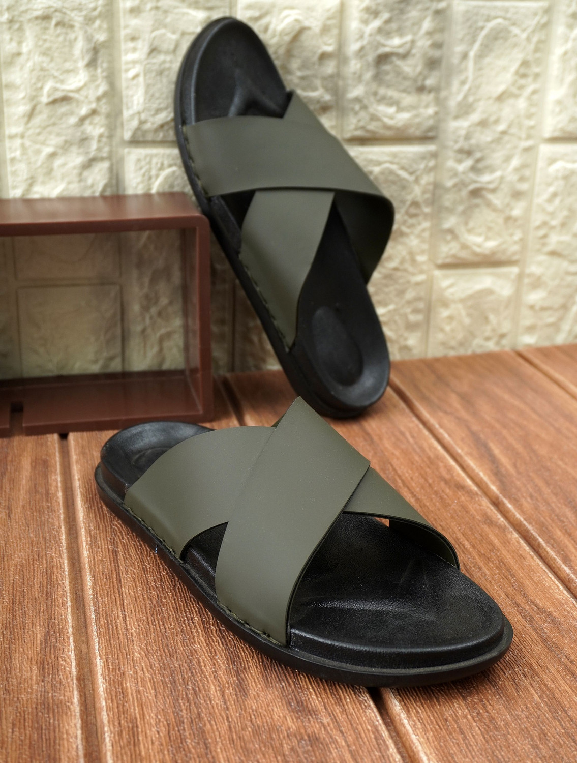 Image of CROCS Men Casual Sandal (Grey , 7)
