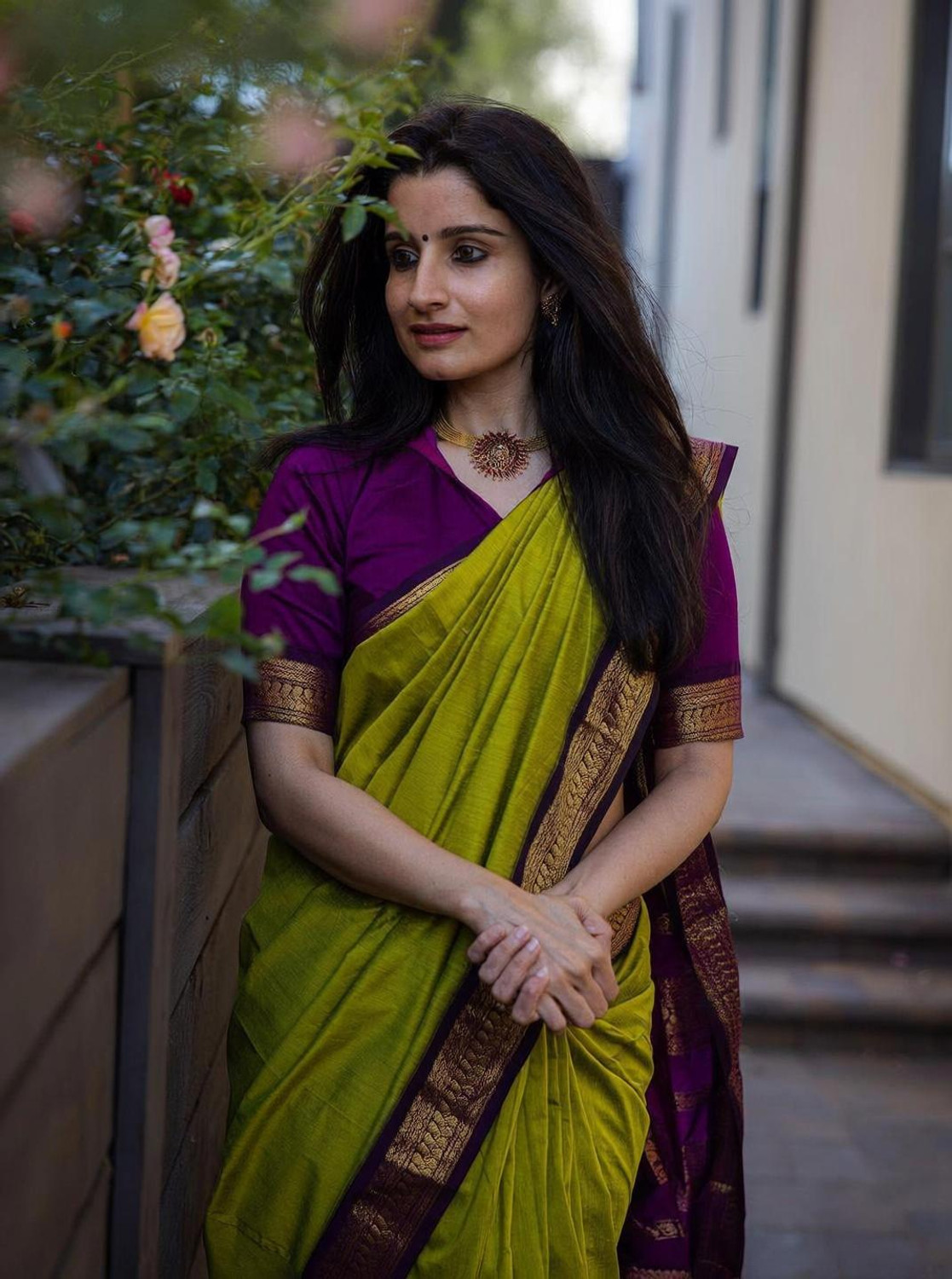 Image of WEYLIN Woven Kanjivaram Jacquard, Pure Silk Saree (Dark Green)