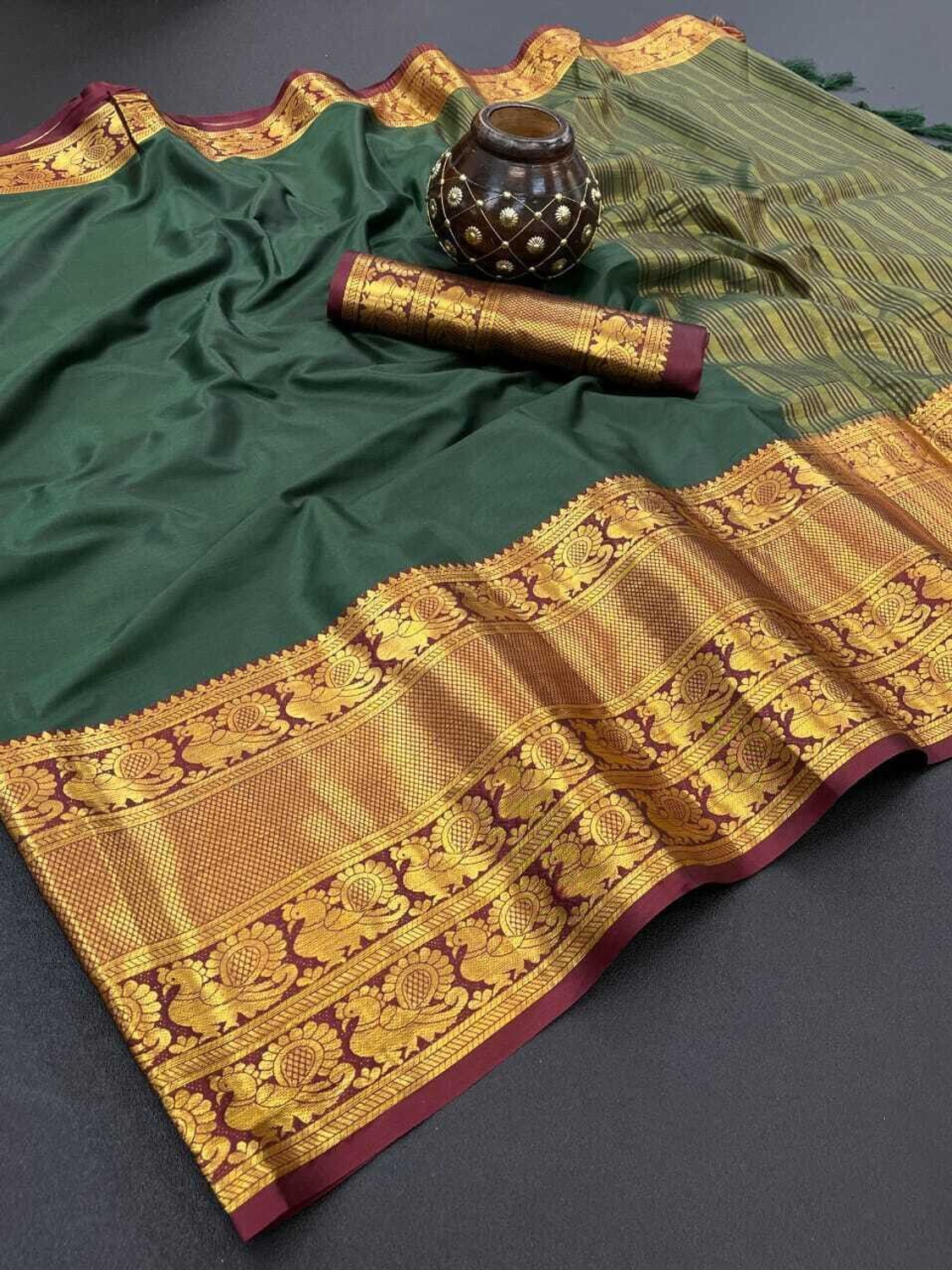 Image of WEYLIN Woven Kanjivaram Jacquard, Pure Silk Saree (Dark Green)