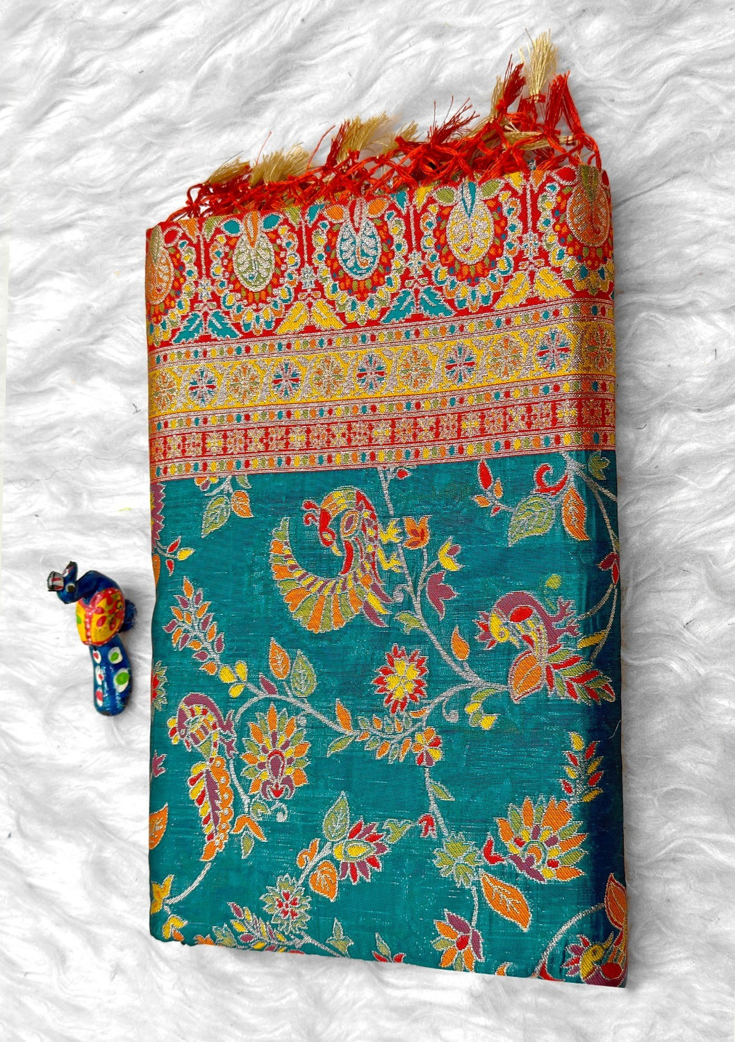 Image of AACHCHHADAN Embroidered, Geometric Print Bollywood Georgette, Art Silk Saree (Red, Green, Gold)