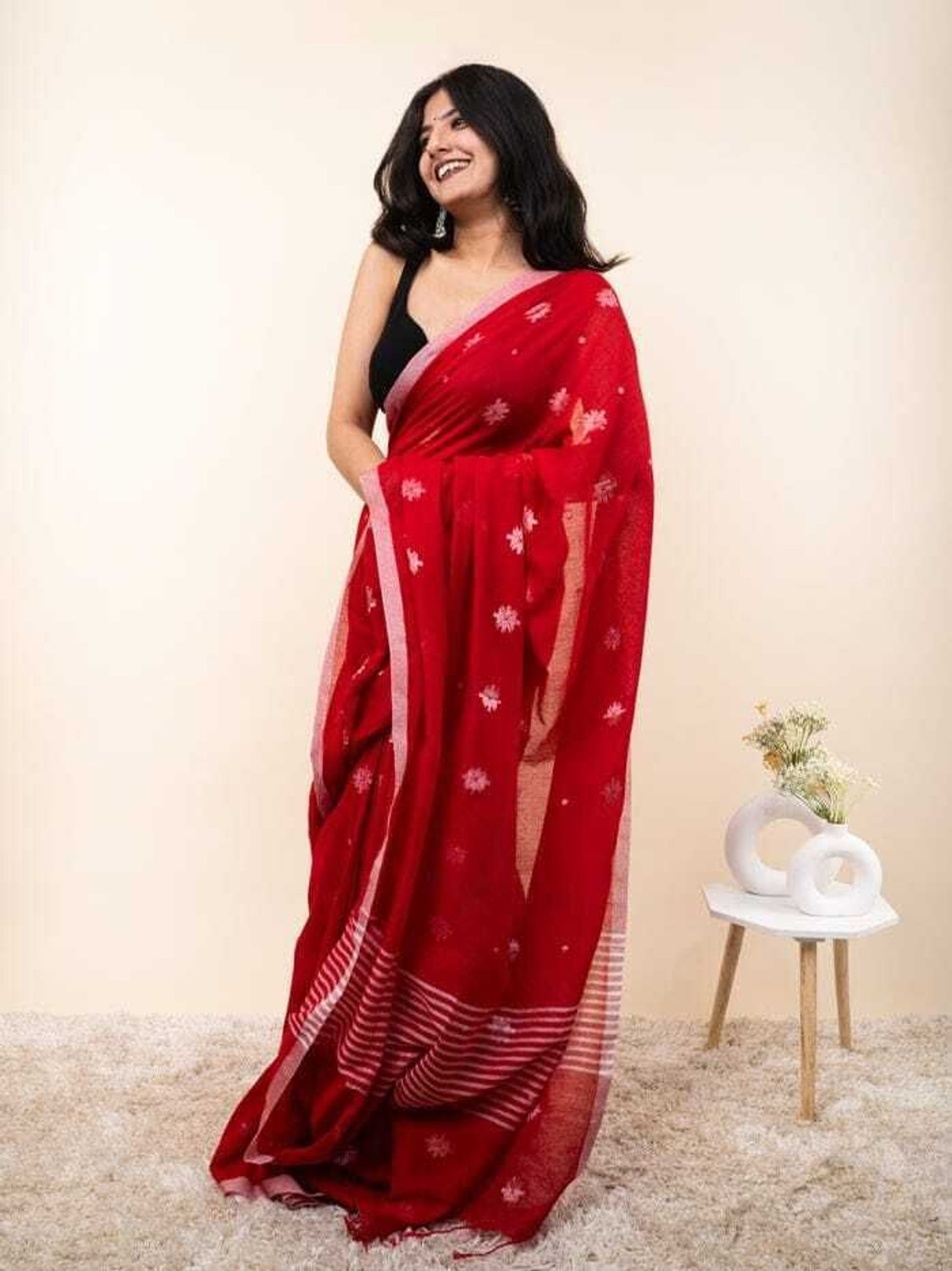 Image of sourav biswas Woven Handloom Pure Cotton Saree (Red)