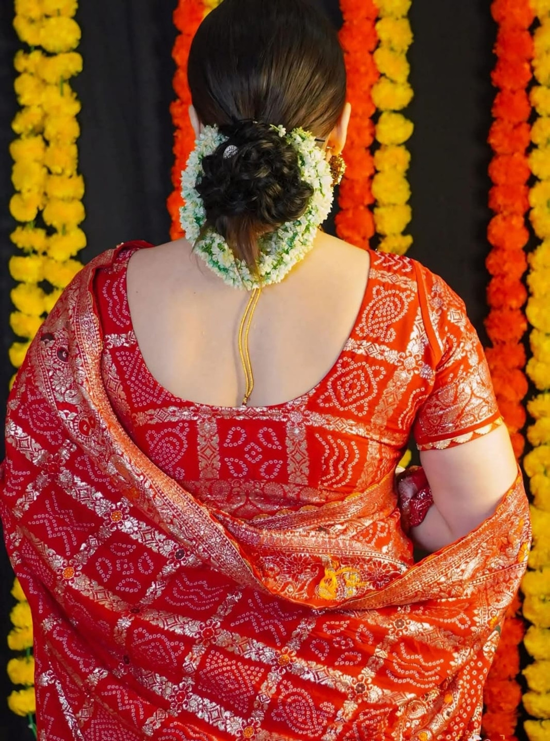 Image of AACHCHHADAN Embroidered, Geometric Print Bollywood Georgette, Art Silk Saree (Red, Green, Gold)