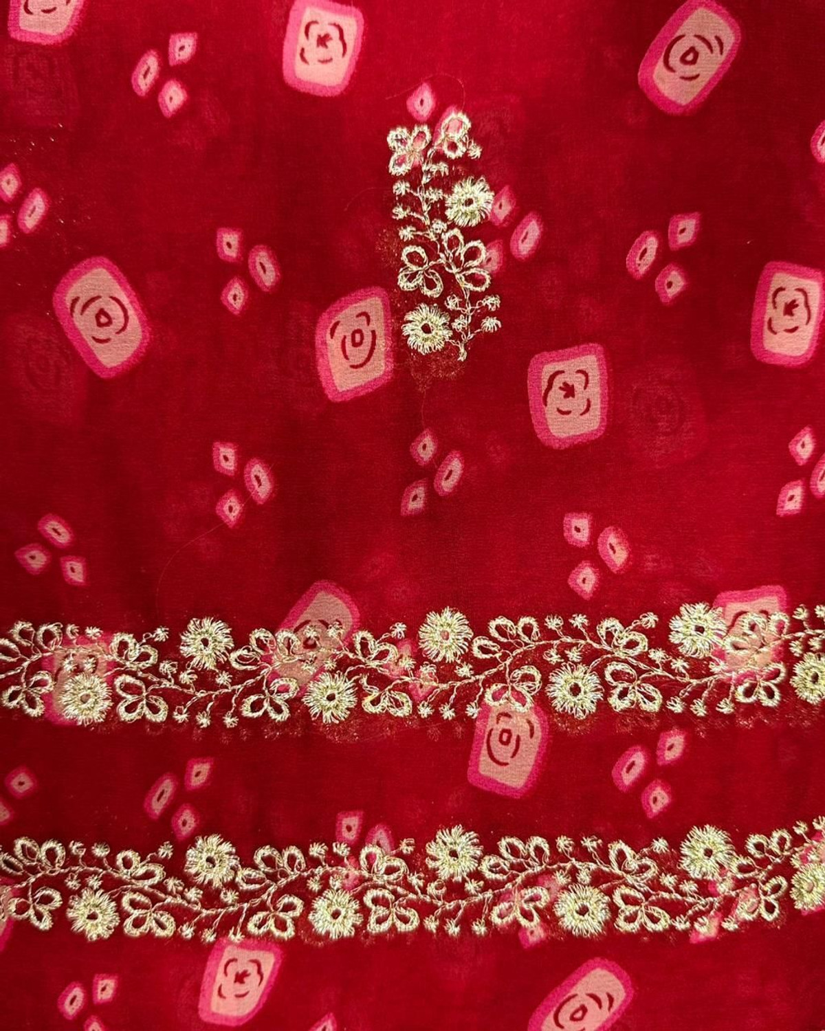 Image of SAMSAAH Embroidered, Tie-Dye Bandhani Georgette Saree (Red)
