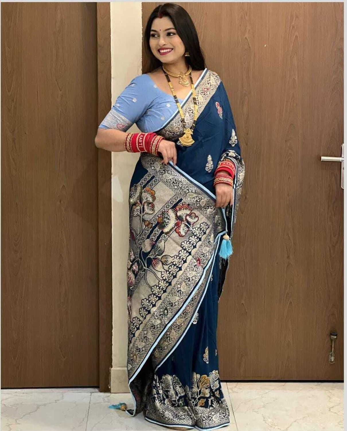 Image of AACHCHHADAN Embroidered, Geometric Print Bollywood Georgette, Art Silk Saree (Red, Green, Gold)