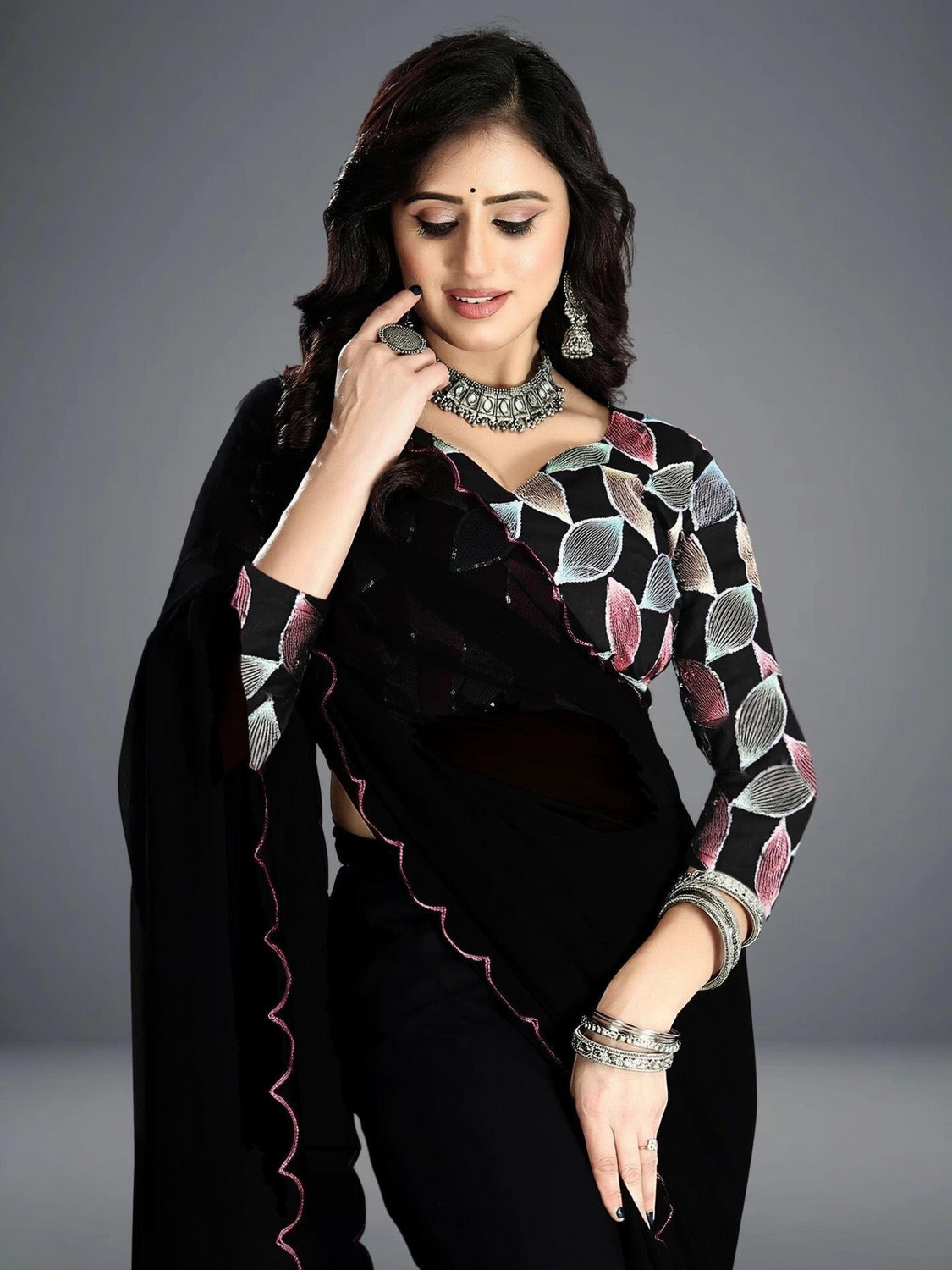 Image of kraddle Floral Print Bollywood Organza Saree (White)