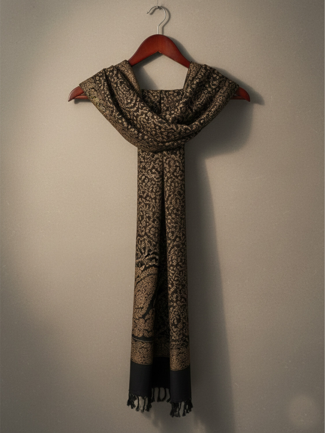 Image of Ramnaya Wool Paisley Men Shawl (Black)