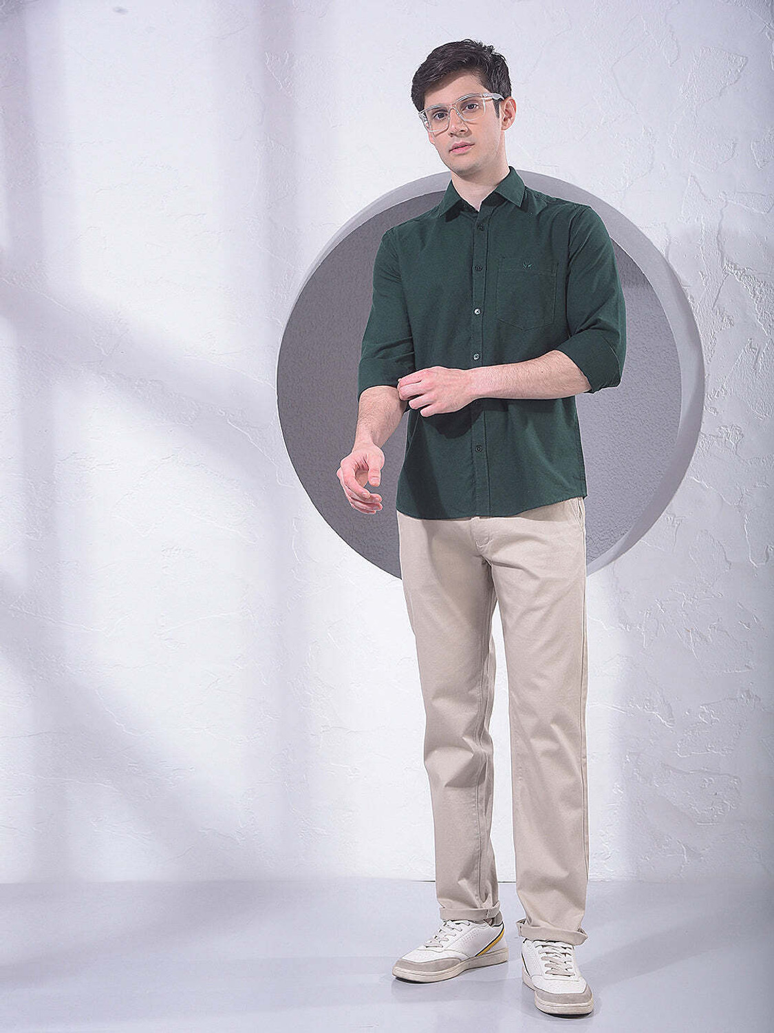Image of CRIMSOUNE CLUB Men Slim Fit Solid Spread Collar Casual Shirt