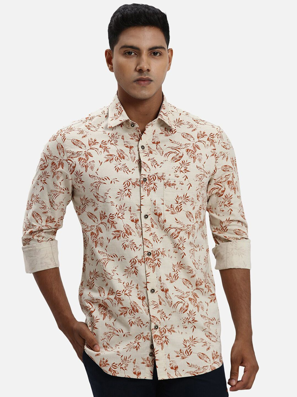 Image of CRIMSOUNE CLUB Men Slim Fit Solid Spread Collar Casual Shirt