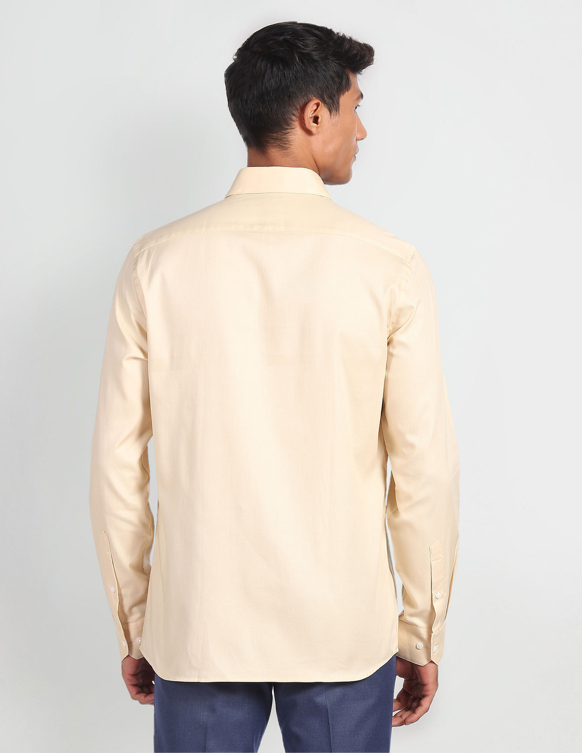 Image of ARROW Men Slim Fit Solid Cut Away Collar Formal Shirt