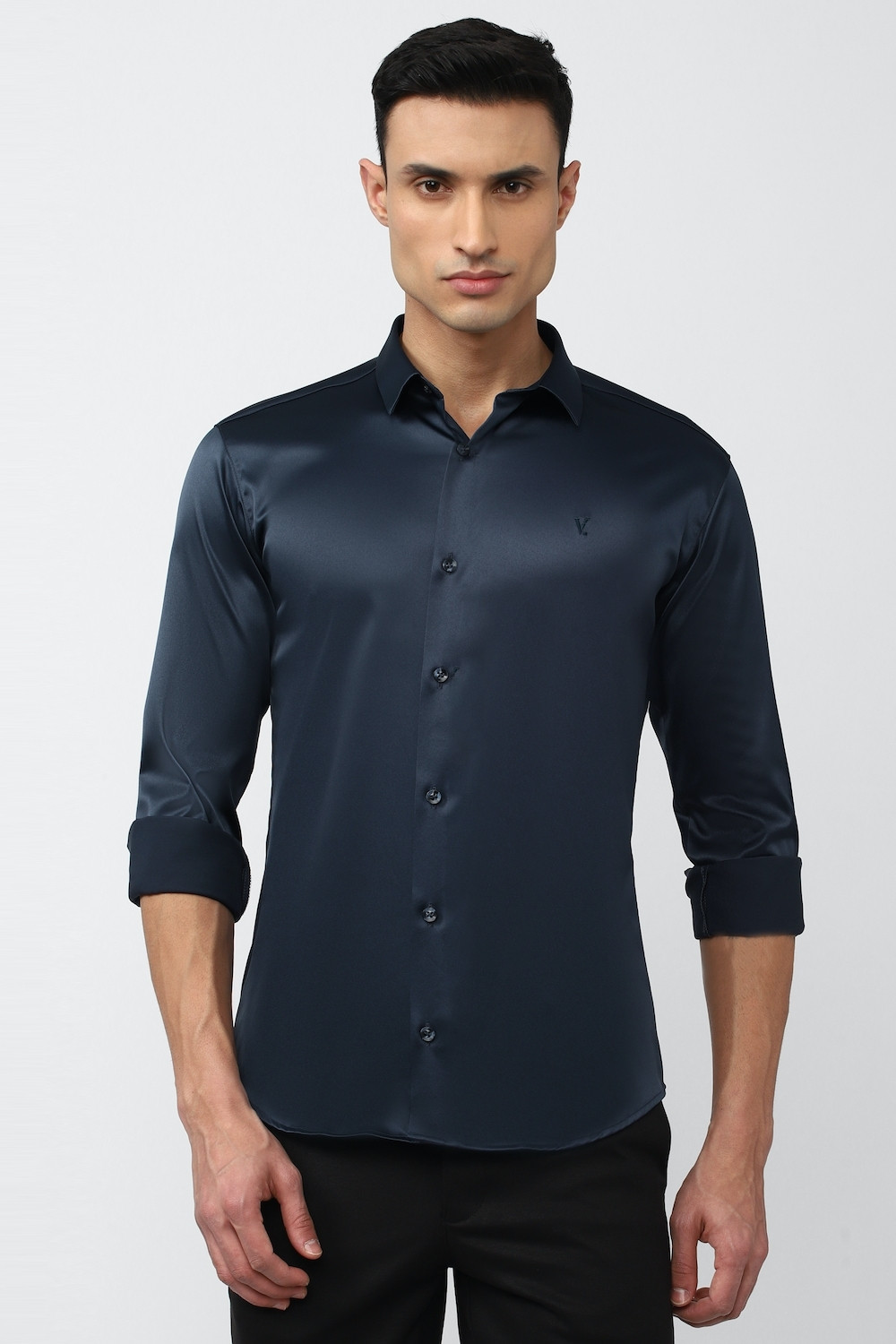 Image of VAN HEUSEN Men Slim Fit Solid Spread Collar Casual Shirt