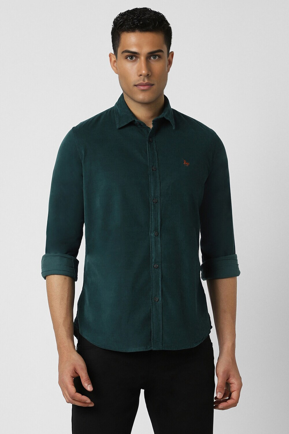 Image of VAN HEUSEN Men Slim Fit Solid Spread Collar Casual Shirt