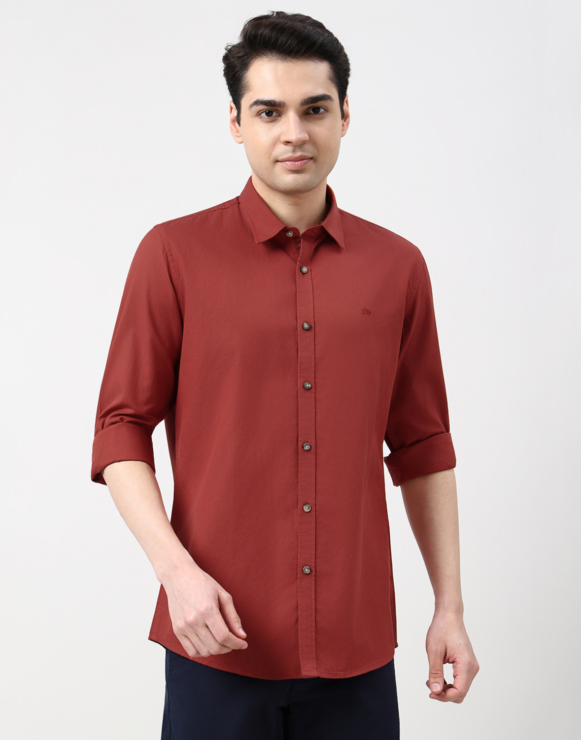 Image of PETER ENGLAND Men Slim Fit Solid Spread Collar Casual Shirt