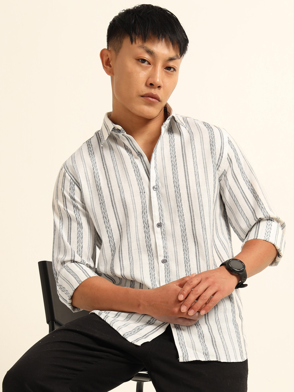Image of Roadster Men Regular Fit Solid Spread Collar Casual Shirt