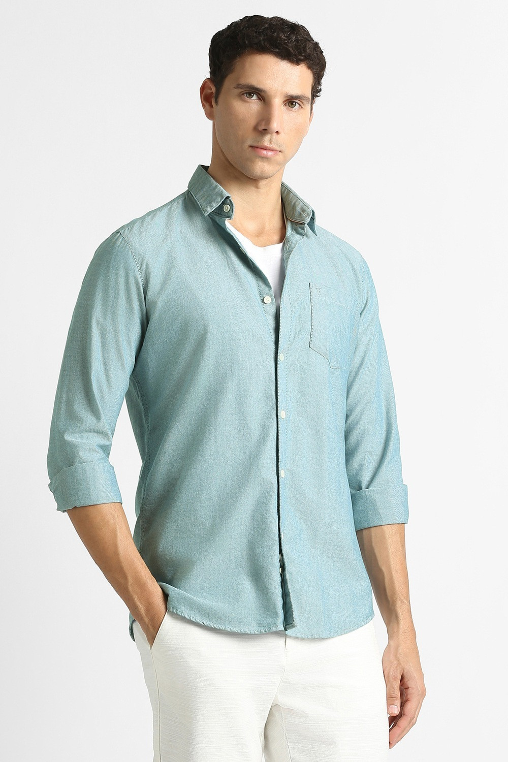 Image of VAN HEUSEN Men Slim Fit Solid Spread Collar Casual Shirt
