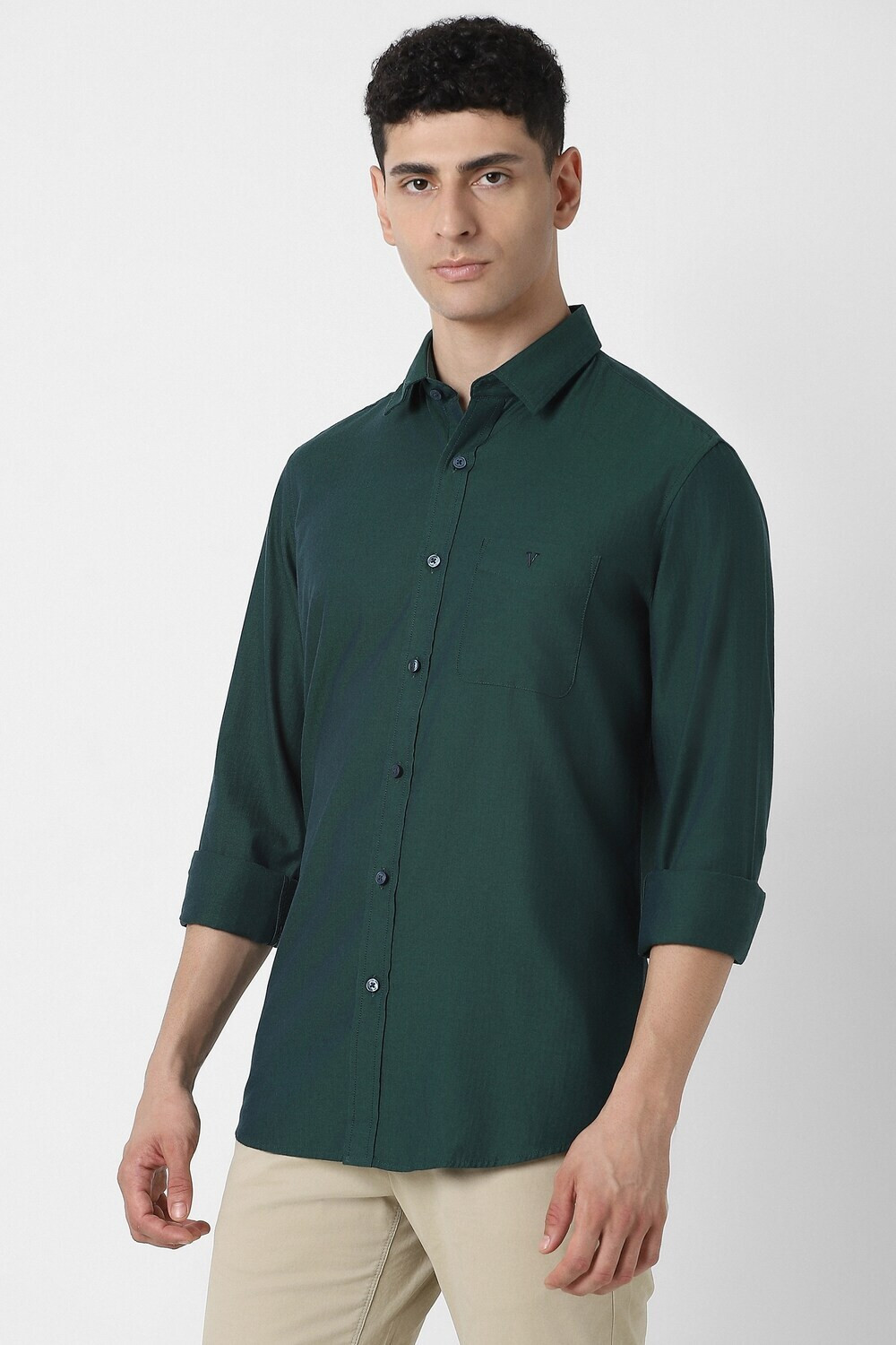 Image of VAN HEUSEN Men Slim Fit Solid Spread Collar Casual Shirt