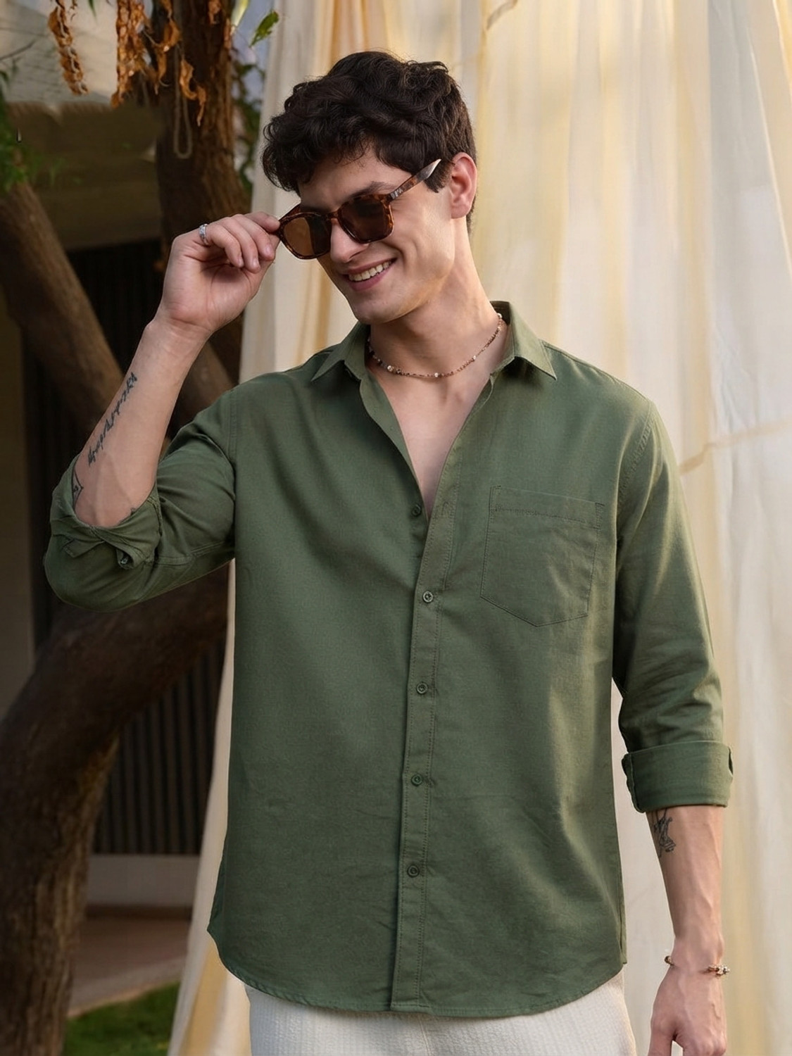 Image of Roadster Men Regular Fit Solid Spread Collar Casual Shirt