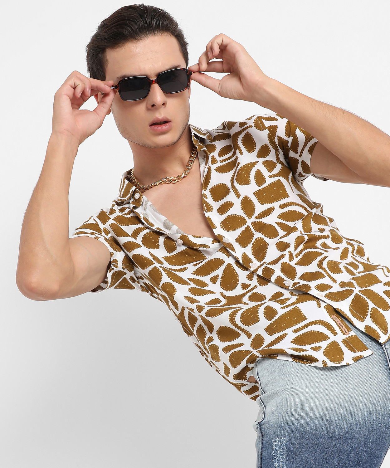 Image of CAMPUS SUTRA Men Regular Fit Printed Spread Collar Casual Shirt