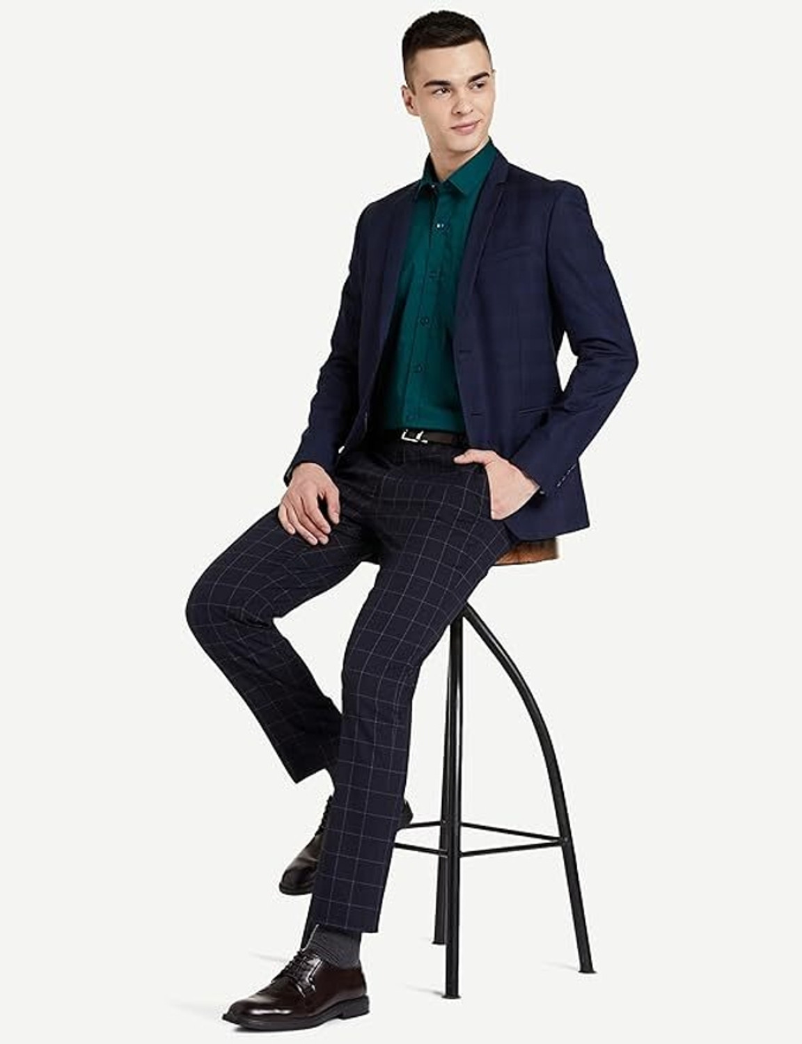 Image of NV MEN Men Regular Fit Solid Spread Collar Formal Shirt