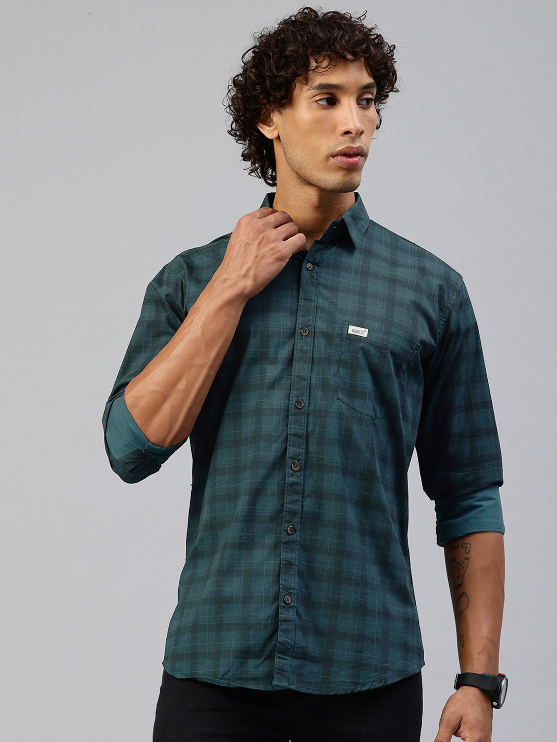 Image of Roadster Men Regular Fit Checkered Casual Shirt