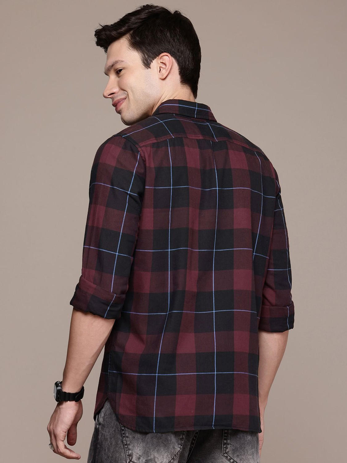 Image of WROGN Men Regular Fit Checkered Casual Shirt