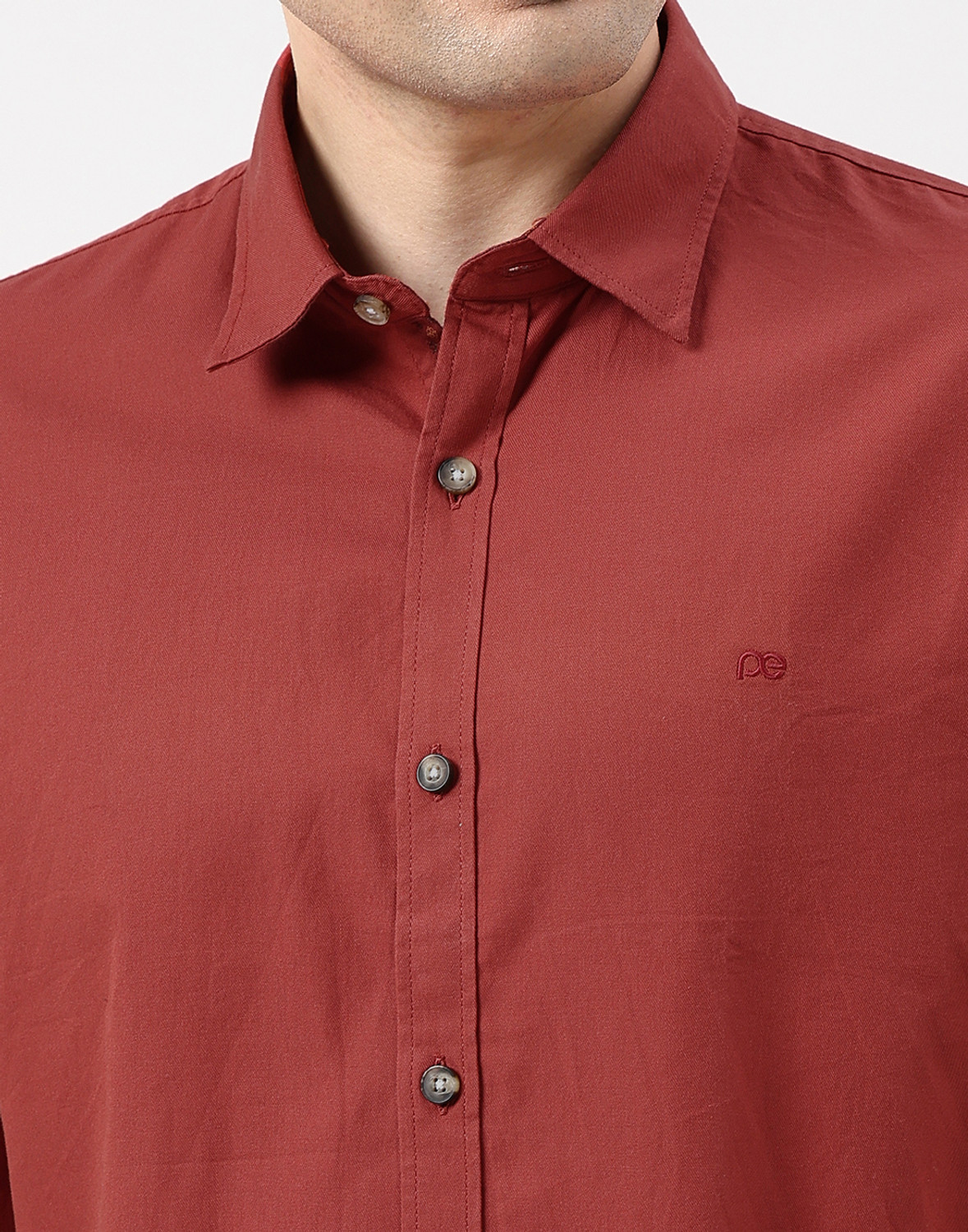 Image of PETER ENGLAND Men Slim Fit Solid Spread Collar Casual Shirt