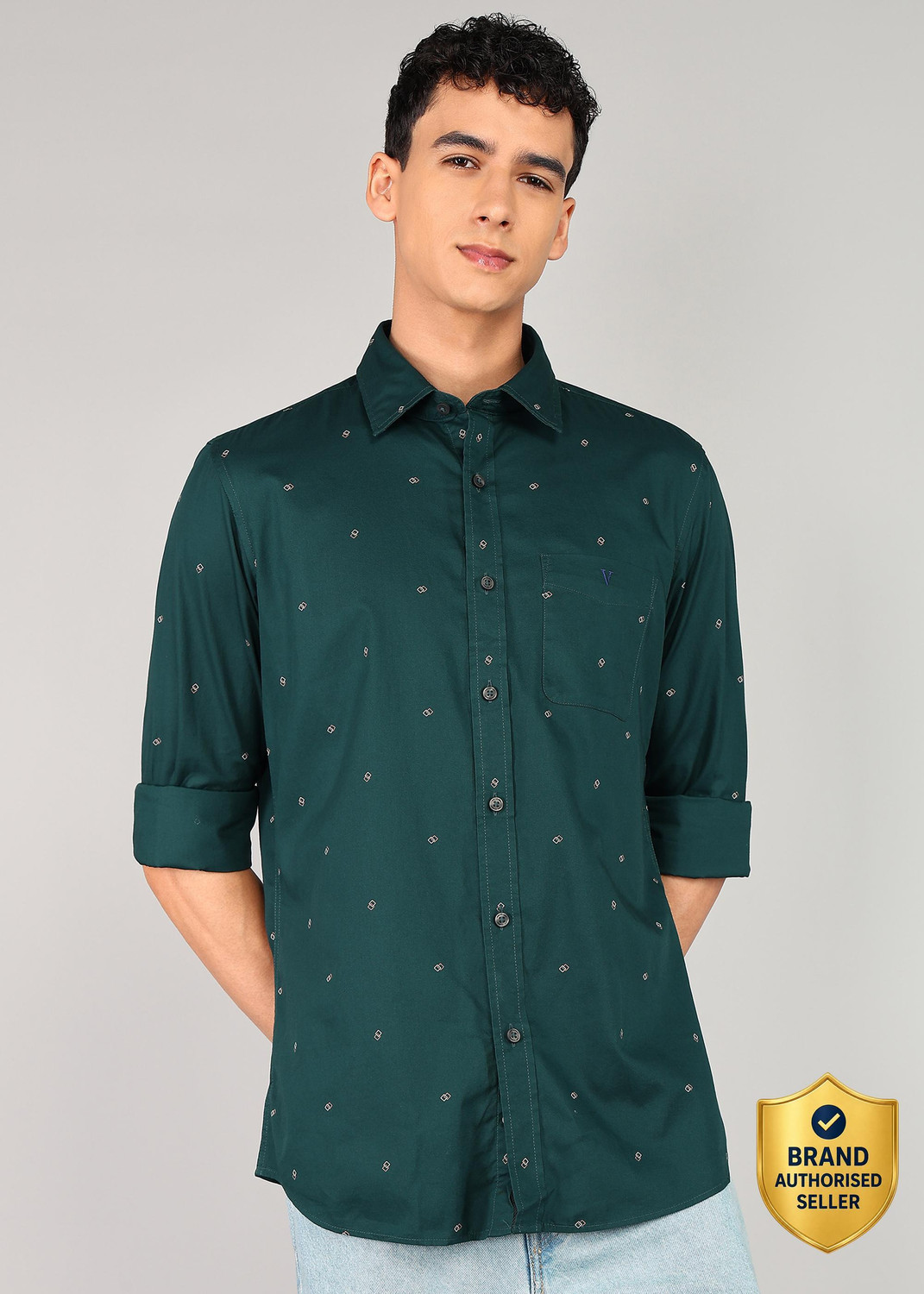 Image of VAN HEUSEN Men Slim Fit Solid Spread Collar Casual Shirt