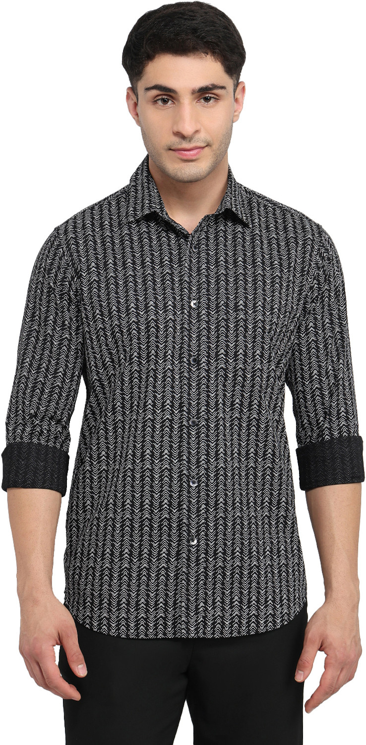 Image of CRIMSOUNE CLUB Men Slim Fit Solid Spread Collar Casual Shirt