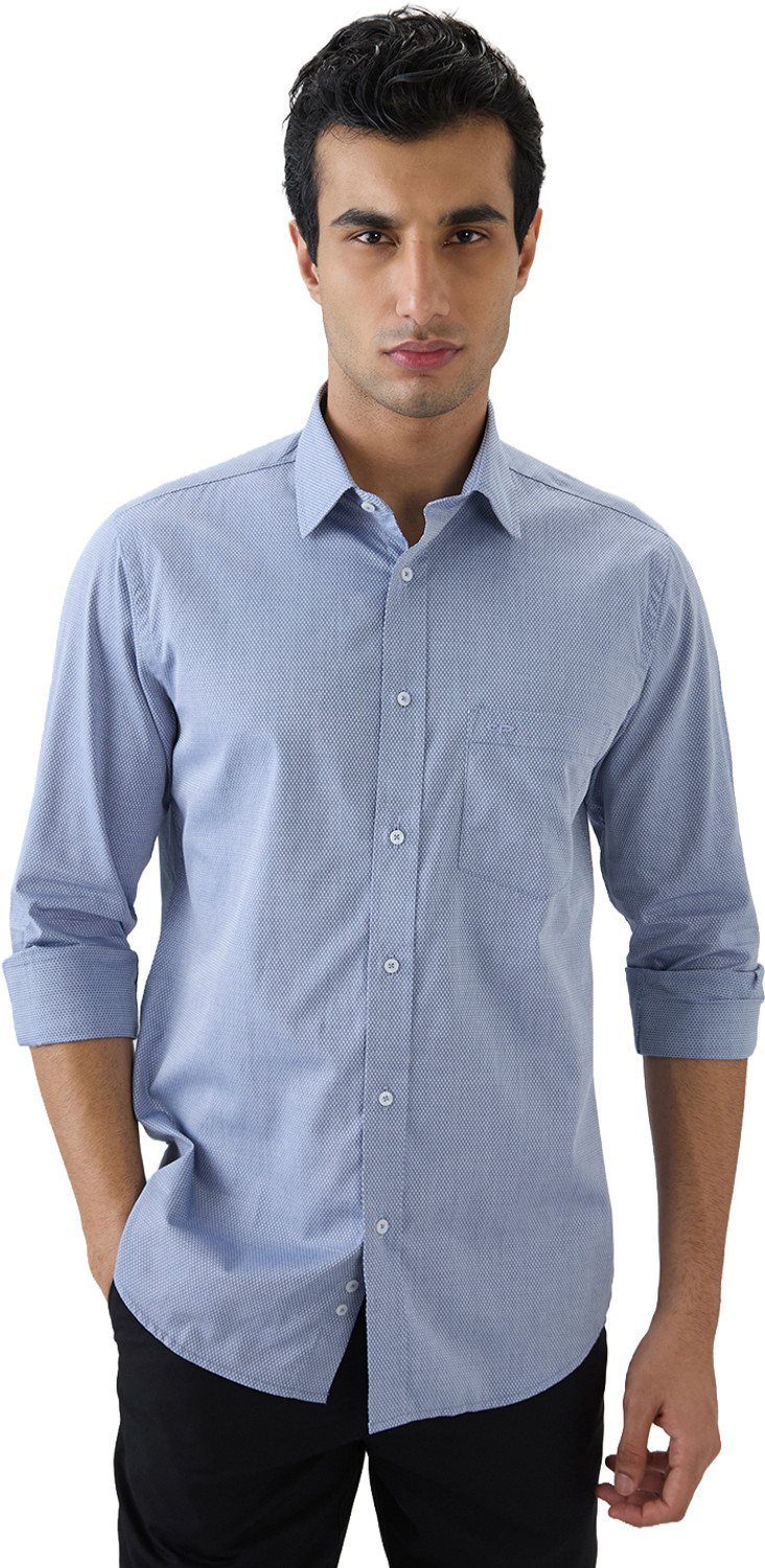 Image of CRIMSOUNE CLUB Men Slim Fit Solid Spread Collar Casual Shirt